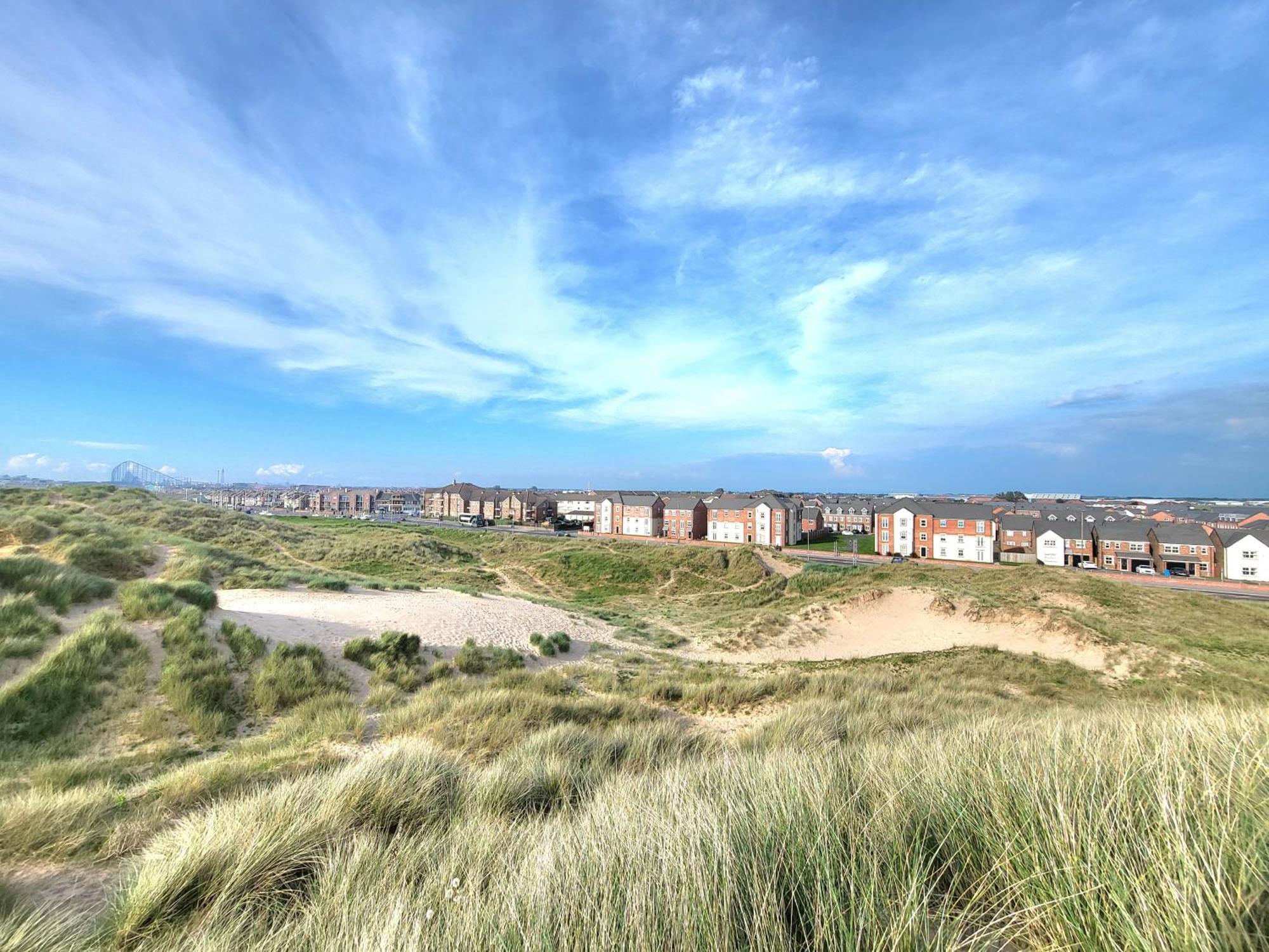 Seaside Beach Themed Home With Garden And Driveway Lytham St Annes Eksteriør billede