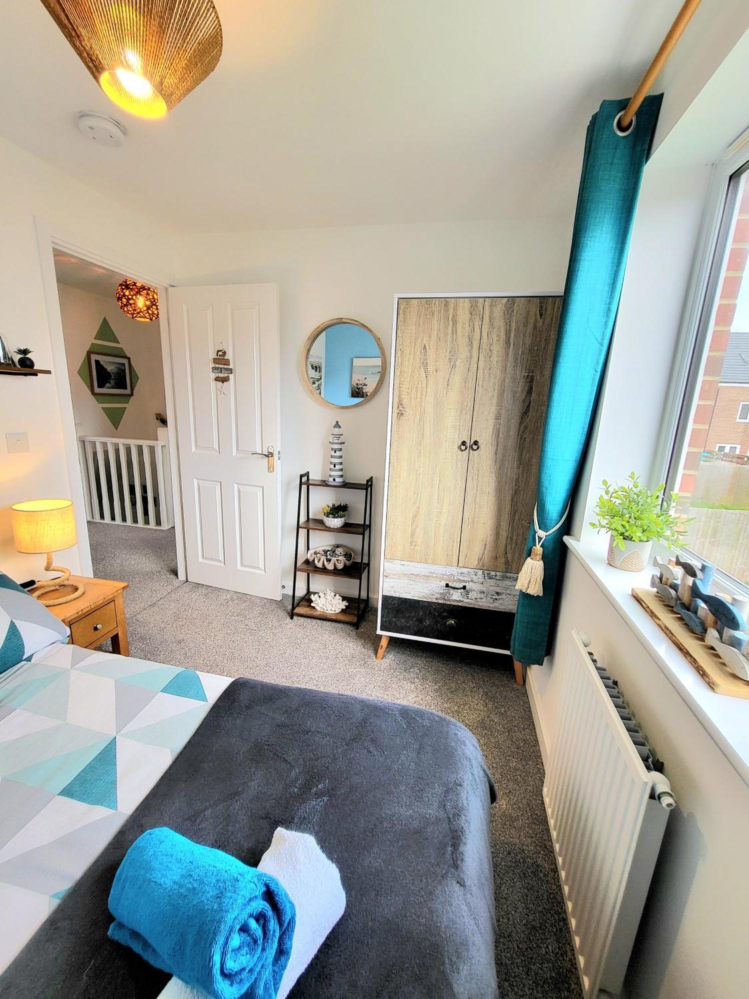 Seaside Beach Themed Home With Garden And Driveway Lytham St Annes Eksteriør billede